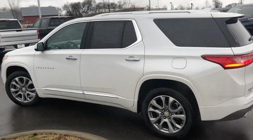 Iridescent Pearl Tricoat 2020 Chevrolet Traverse Premier