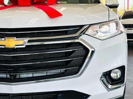 Iridescent Pearl Tricoat 2020 Chevrolet Traverse Premier