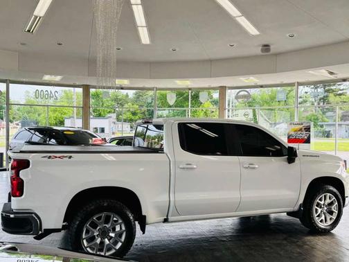 Summit White 2024 Chevrolet Silverado 1500 LT