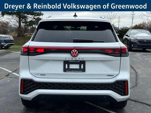 2026 Volkswagen Tiguan 2.0T SEL R-Line