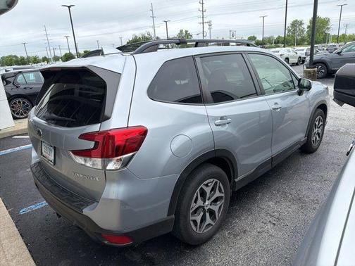 Ice Silver Metallic 2019 Subaru Forester Premium