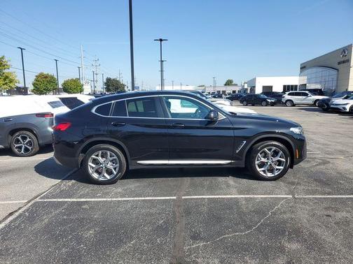 2025 BMW X4 xDrive30i