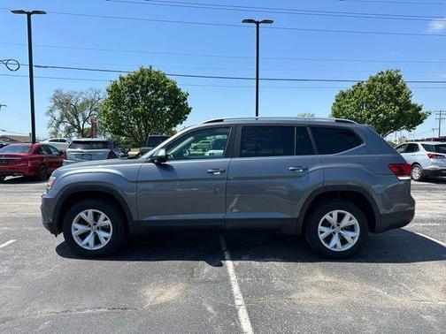 Platinum Gray Metallic 2018 Volkswagen Atlas 3.6L SE