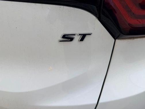 Summit White 2024 Buick Encore GX Sport Touring