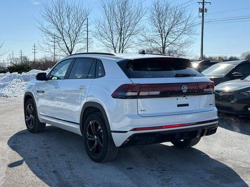 2025 Volkswagen Atlas Cross Sport 2.0T SEL R-Line Black