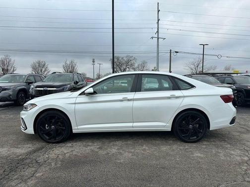 2025 Volkswagen Jetta 1.5T SE