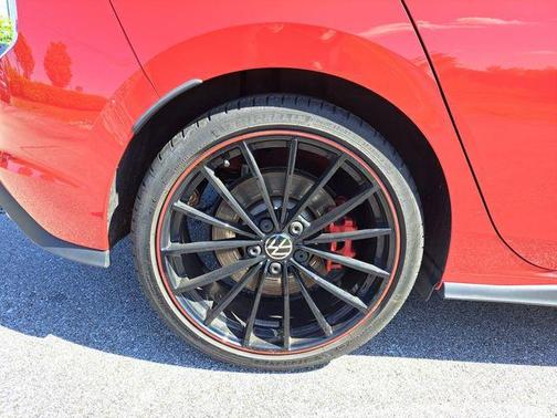 2023 Volkswagen Golf GTI 2.0T 40th Anniversary Edition