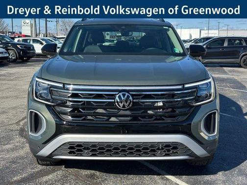 Avocado Green Pearl 2026 Volkswagen Atlas 2.0T Peak Edition