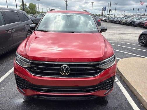 Kings Red 2024 Volkswagen Tiguan 2.0T SE R-Line Black