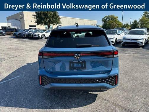 2025 Volkswagen Tiguan 2.0T SE R-Line Black