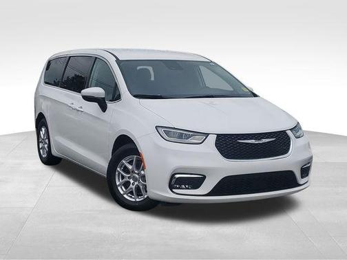 2023 Chrysler Pacifica Touring-L