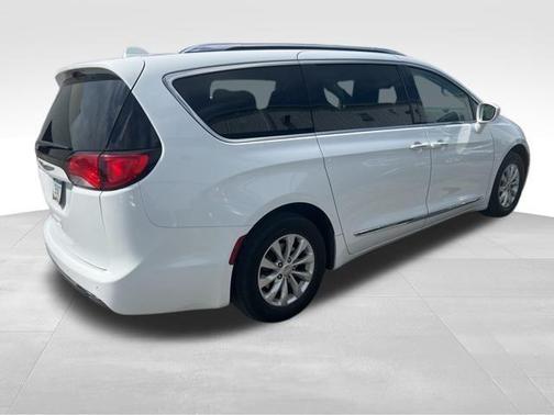 2019 Chrysler Pacifica Touring-L