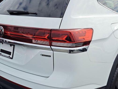 2024 Volkswagen Atlas 2.0T SE