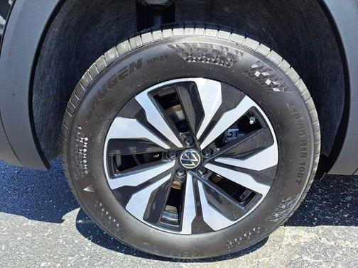 2025 Volkswagen Atlas 2.0T SE