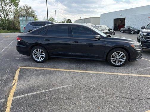Deep Black Pearl Effect 2020 Volkswagen Passat 2.0T S