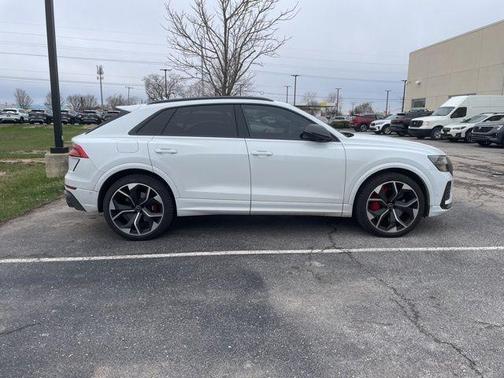 Glacier White Metallic 2024 Audi RS Q8 4.0T quattro