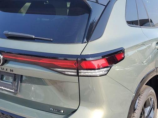 2025 Volkswagen Tiguan 2.0T SE R-Line Black