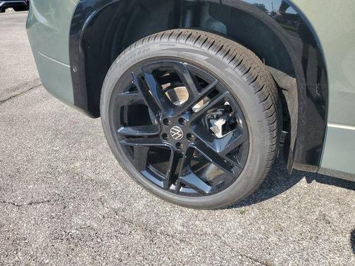 2025 Volkswagen Tiguan 2.0T SE R-Line Black