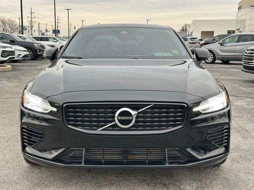 2022 Volvo S60 Recharge Plug-In Hybrid T8 R-Design Expression Extended Range