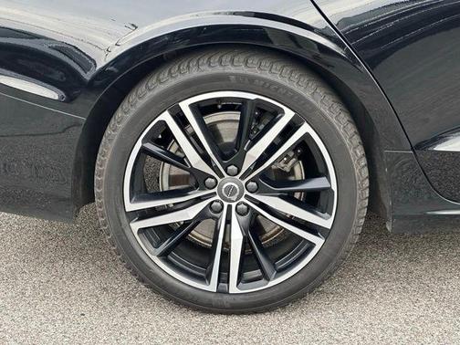 2022 Volvo S60 Recharge Plug-In Hybrid T8 R-Design Expression Extended Range