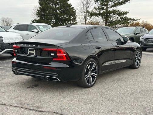 2022 Volvo S60 Recharge Plug-In Hybrid T8 R-Design Expression Extended Range