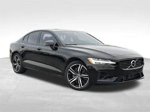 2022 Volvo S60 Recharge Plug-In Hybrid T8 R-Design Expression Extended Range