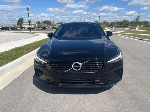 2022 Volvo S60 Recharge Plug-In Hybrid T8 R-Design Expression Extended Range