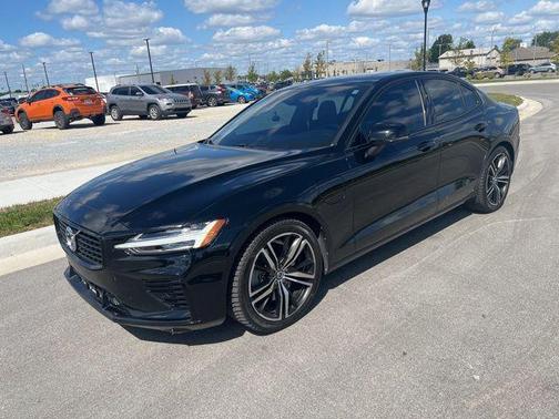 2022 Volvo S60 Recharge Plug-In Hybrid T8 R-Design Expression Extended Range