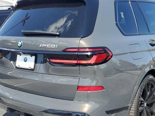 2024 BMW X7 M60i