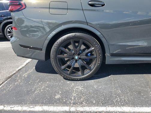 2024 BMW X7 M60i