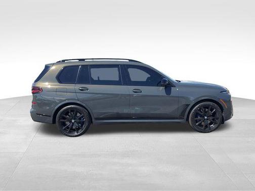 2024 BMW X7 M60i