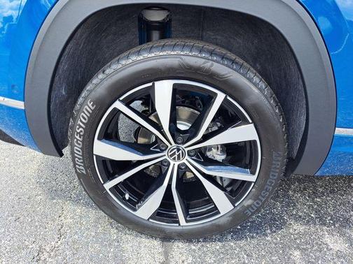 2025 Volkswagen Atlas Cross Sport 2.0T SEL Premium R-Line