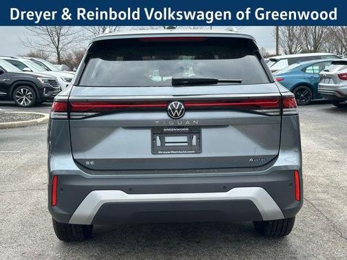 Platinum Gray Metallic 2026 Volkswagen Tiguan 2.0T SE