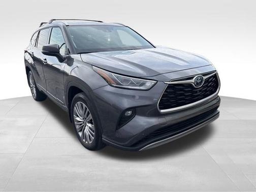 2022 Toyota Highlander Hybrid Platinum