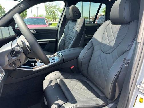 Mineral White Metallic 2026 BMW X5 xDrive40i
