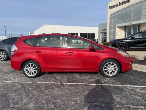 2014 Toyota Prius v Five