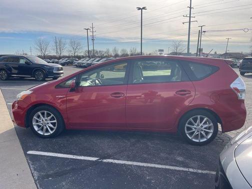 2014 Toyota Prius v Five