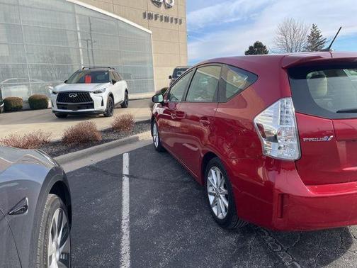 2014 Toyota Prius v Five
