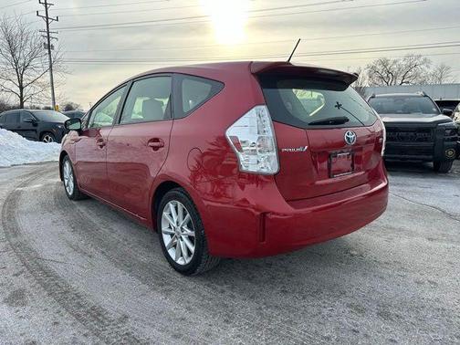 2014 Toyota Prius v Five