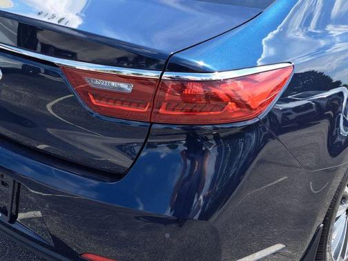 2017 Kia Cadenza Technology