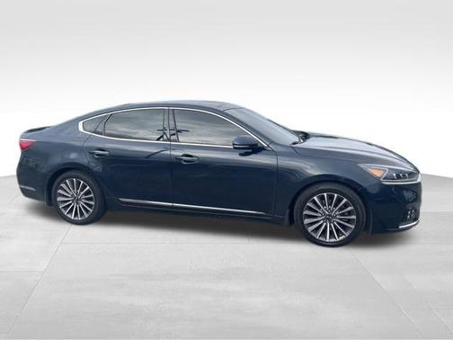 2017 Kia Cadenza Technology