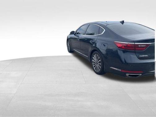 2017 Kia Cadenza Technology