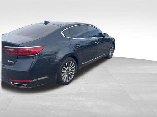 2017 Kia Cadenza Technology