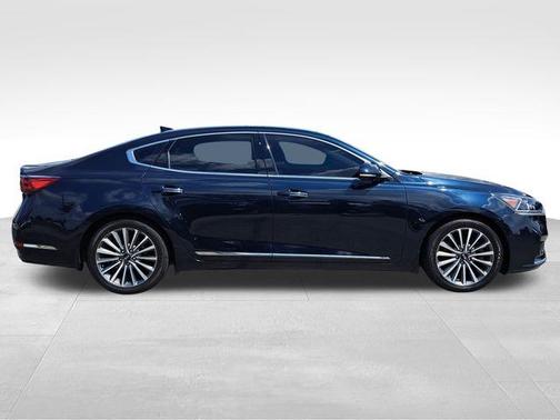 2017 Kia Cadenza Technology