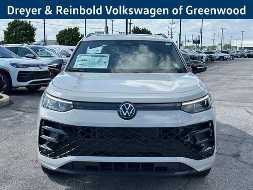 Sandstone 2026 Volkswagen Tiguan 2.0T SE R-Line Black