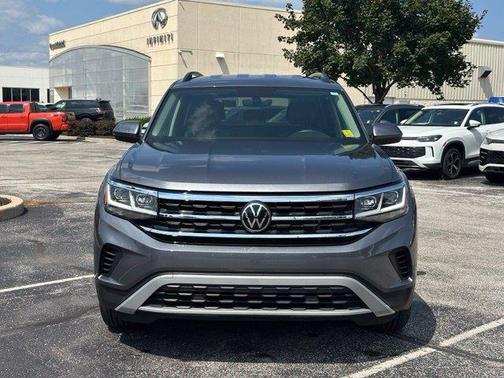 Platinum Gray Metallic 2022 Volkswagen Atlas 2.0T SE