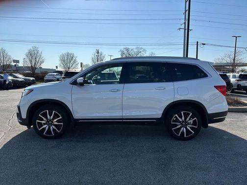 White 2022 Honda Pilot Elite