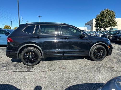 2022 Volkswagen Tiguan 2.0T SE R-Line Black