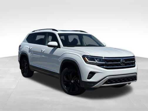Pure White 2022 Volkswagen Atlas 3.6L SE w/Technology