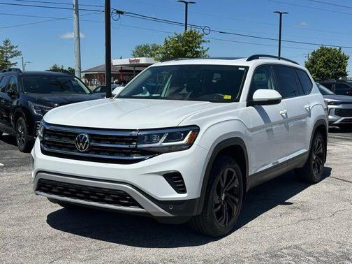 Pure White 2022 Volkswagen Atlas 3.6L SE w/Technology
